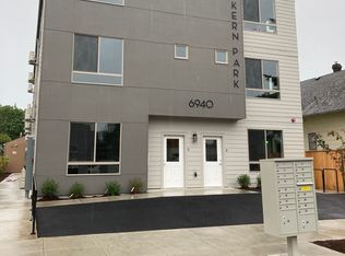 6940 SE Long St APT 8, Portland, OR 97206