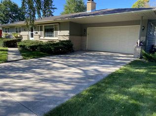 612 Lincoln Dr, Sun Prairie, WI 53590