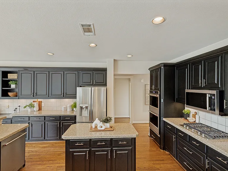 804 Waterbury Ct — Photo 13