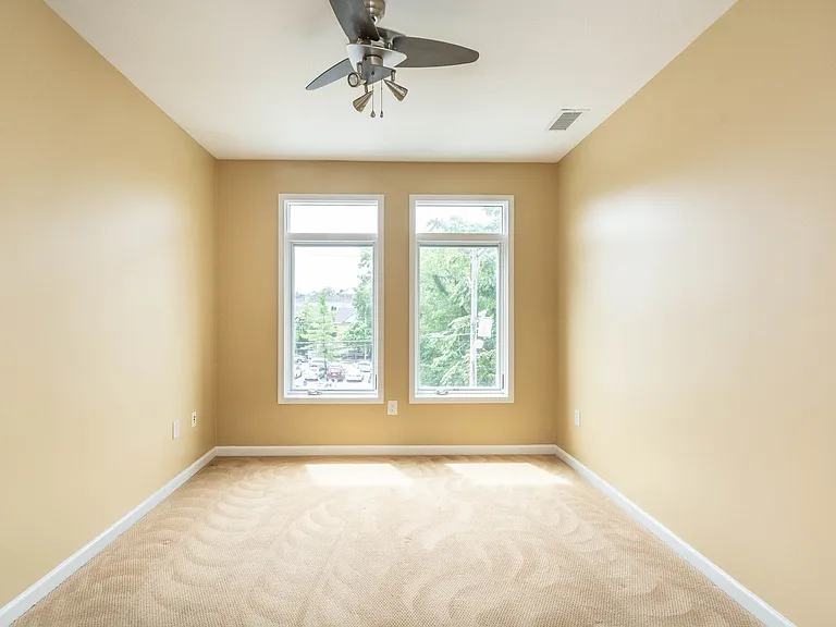 422 E Kirkwood Ave — Photo 26