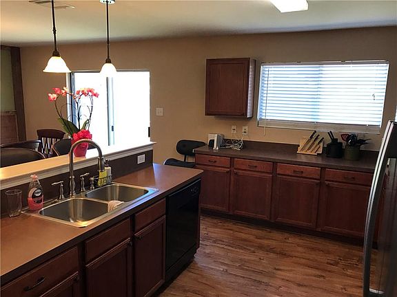 4th image of 205 Silver Spur Dr