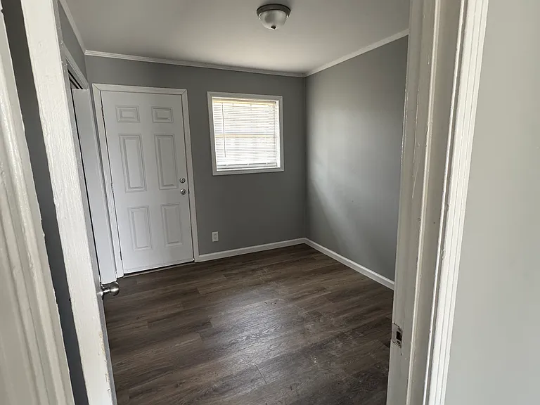 316 Laurel Ave #B — Photo 2