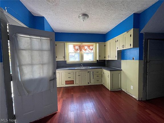 4th image of 155 W Market St