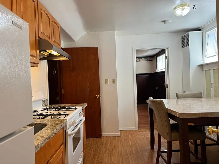 5235 17th Ave NE, Seattle WA 98105 — Photo 4