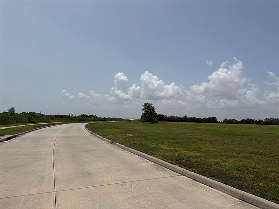 4th image of Gill Pkwy