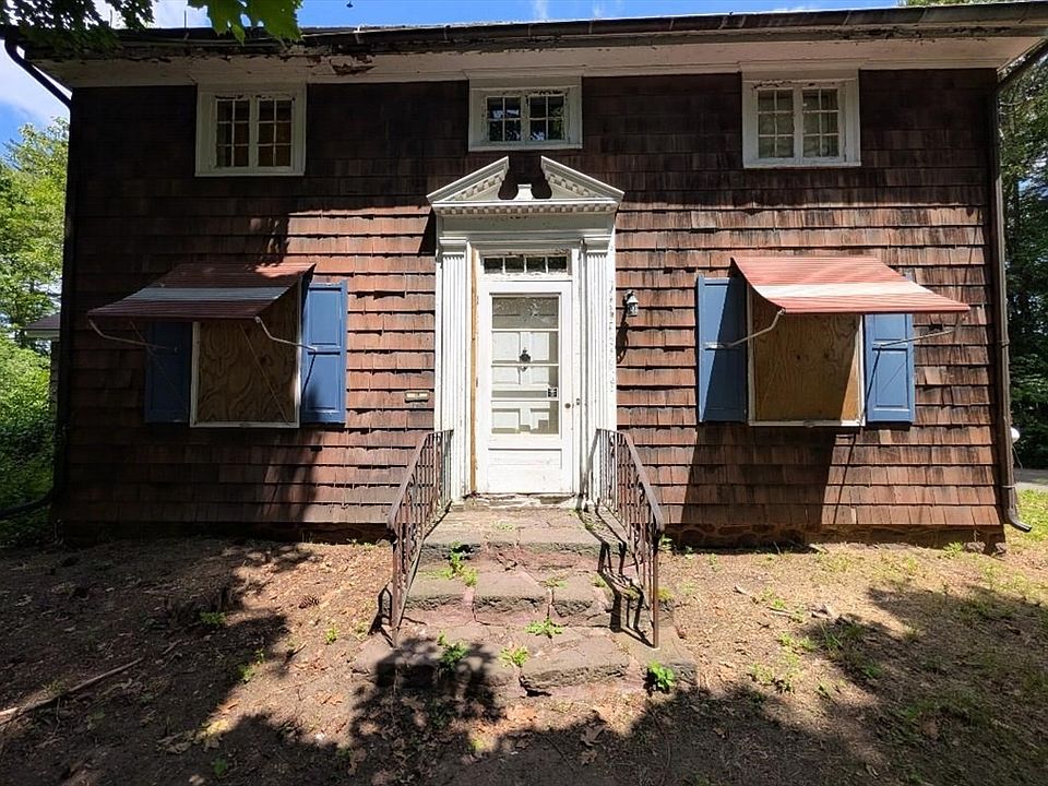 1st image of 46 Turners Falls Rd