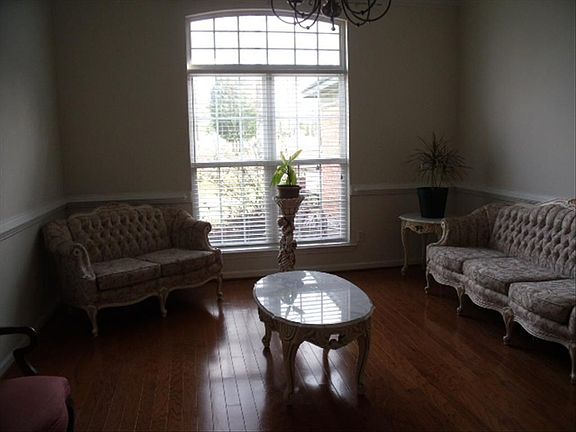Formal Dining Rm w/Hardwood
