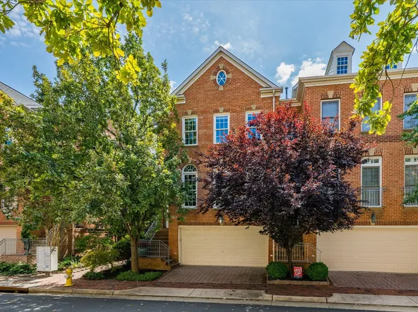 272 Murtha St, Alexandria, VA 22304