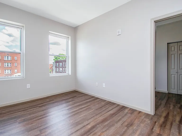 479 Farmington Ave #205 — Photo 5