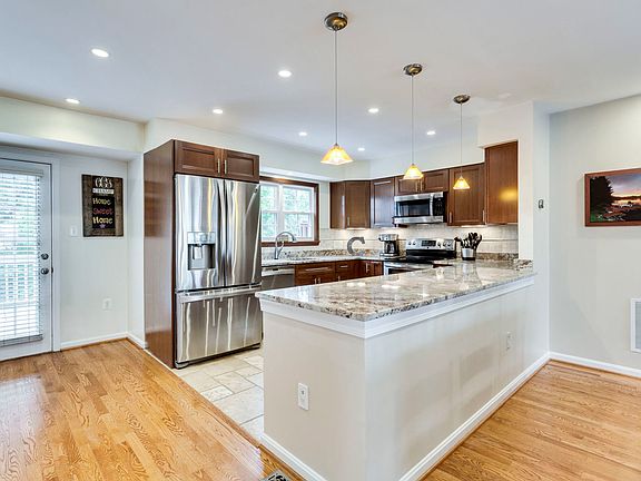 4th image of 6018 Lands End Ln