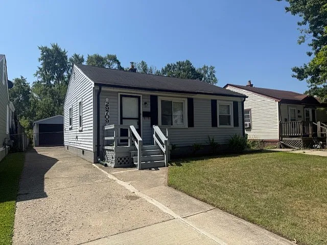 29709 Balmoral St — Photo 3