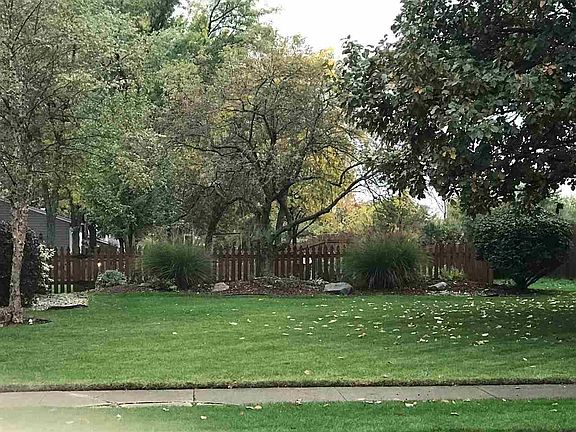 3rd image of 912 Candlewood Way