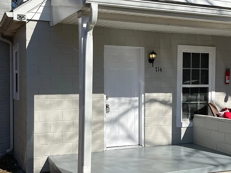714 Rainbow Ave — Photo 2