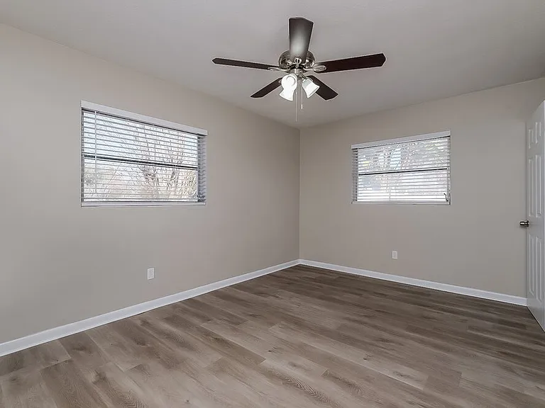 339 Regina Dr S — Photo 10