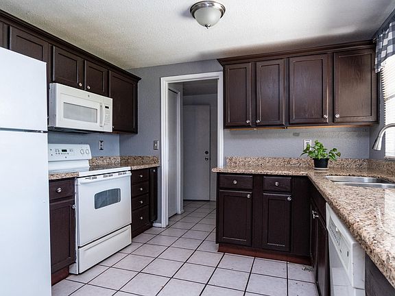 3rd image of 7313 W Indianola Ave