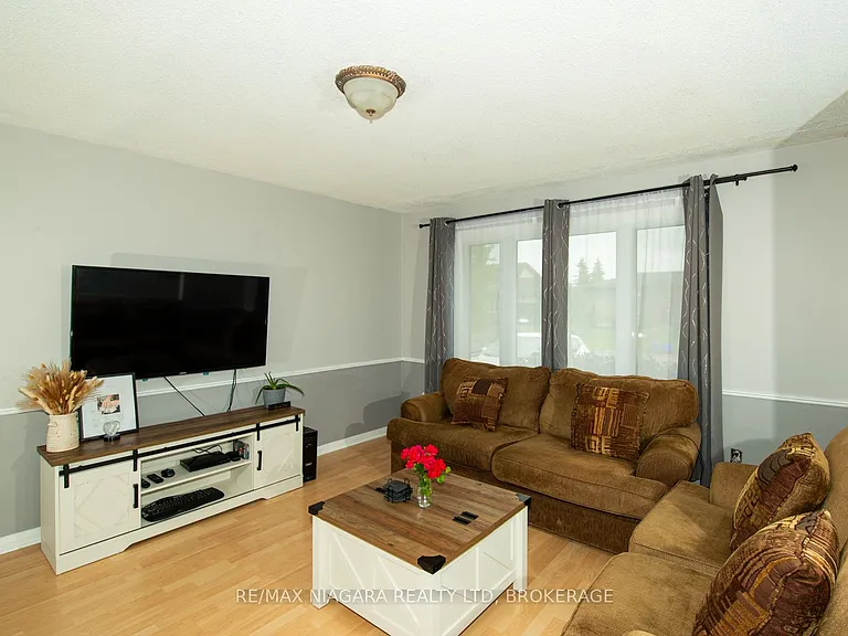 47 Elmvale Cres — Photo 9