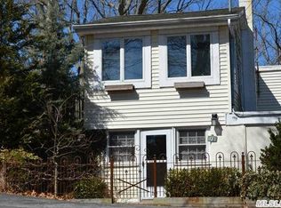 72 Woodlawn Rd, Rocky Point, NY 11778