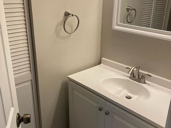 4th image of 4435 Washington Dr