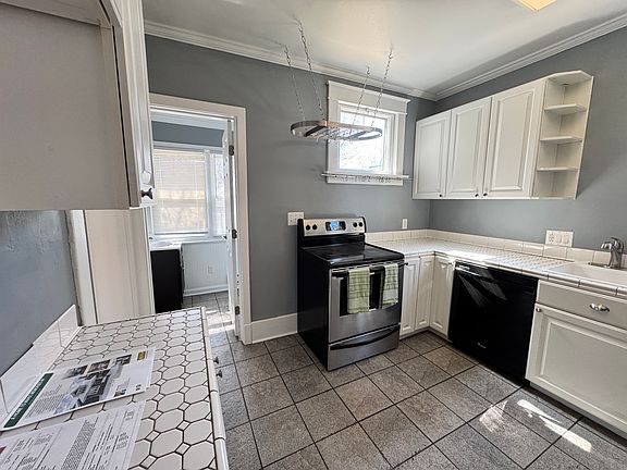 4th image of 2920 Walnut St