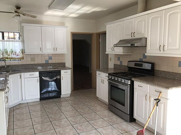 3rd image of 1216 S Gladys Ave