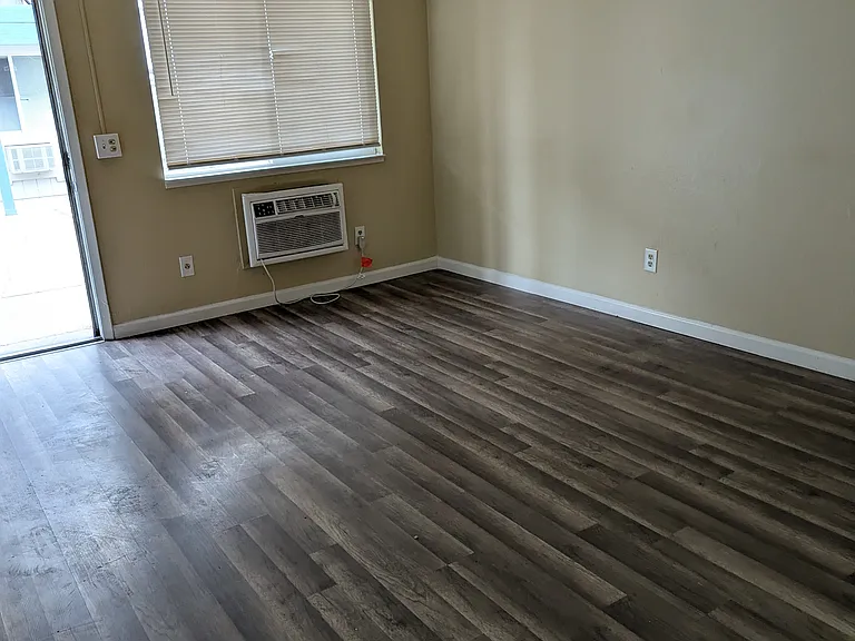1484 Lewis St #4 — Photo 6