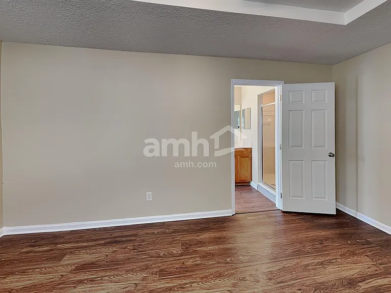 10902 Campus Heights Ln — Photo 9