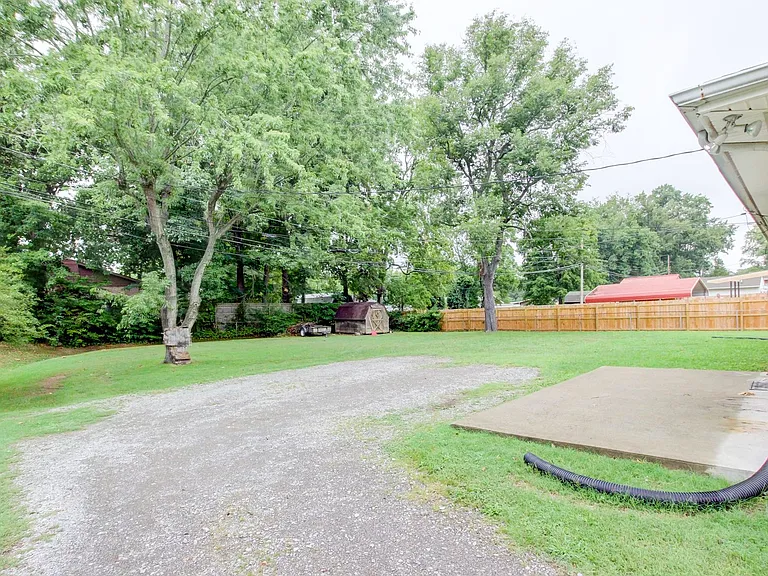 18 Hillsboro Rd — Photo 9