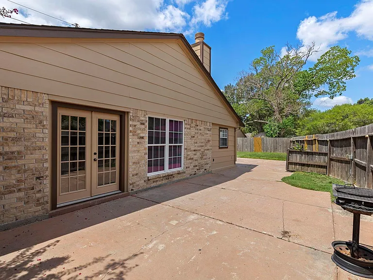 21435 Deerhaven Dr — Photo 24