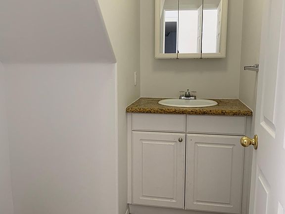 5th image of 13617 Kornblum Ave APT 6