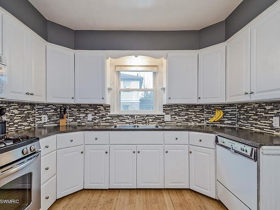 5th image of 3126 Carmel Ave SW