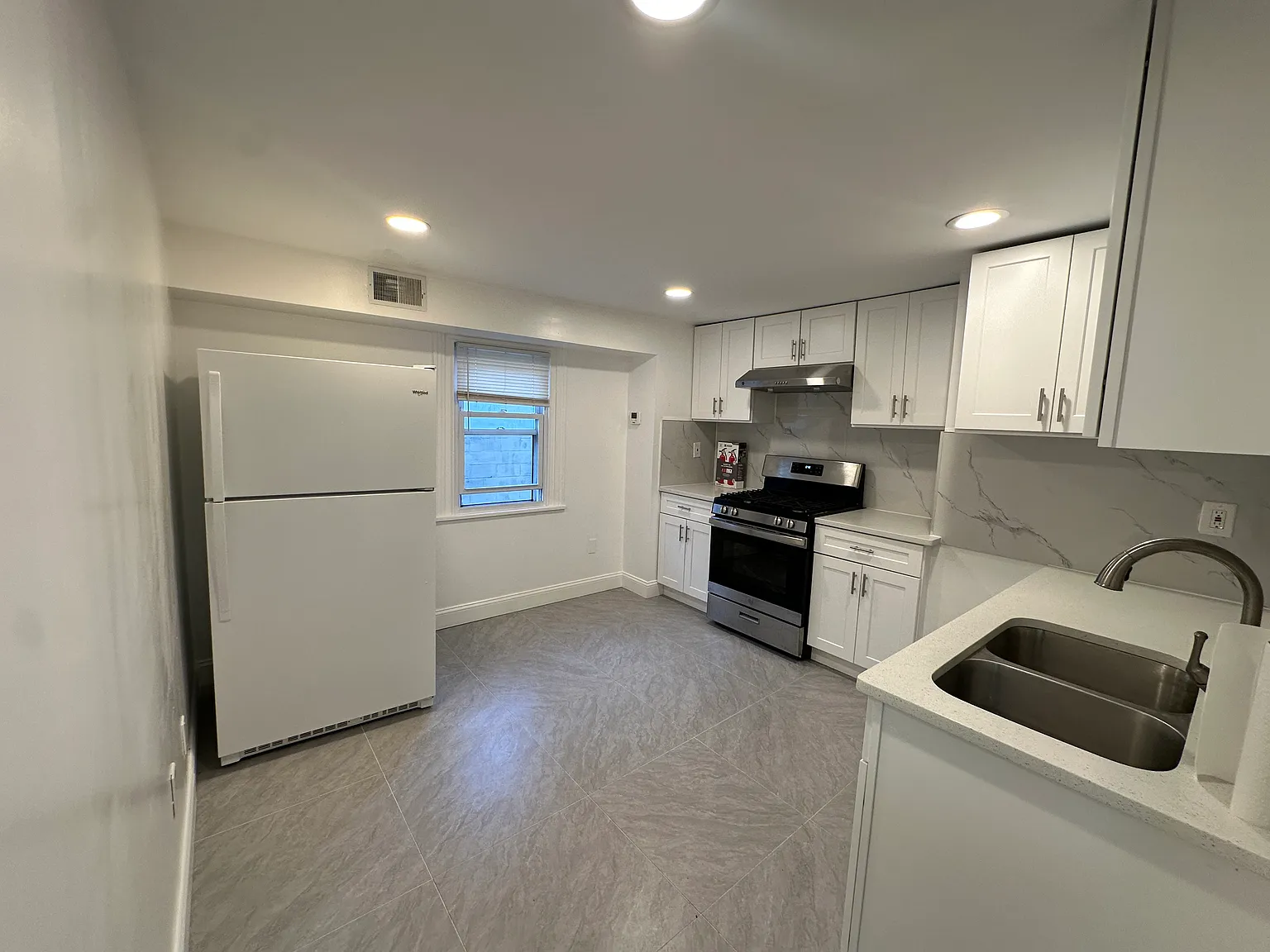 3 bed, 1440 sqft, $1,450 — Photo 2