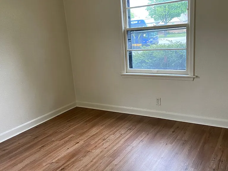 4639 N Sherman Blvd — Photo 8