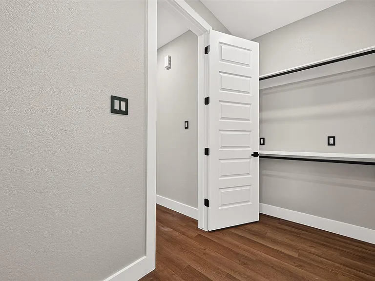 703 Carol Lynn Dr #B — Photo 32