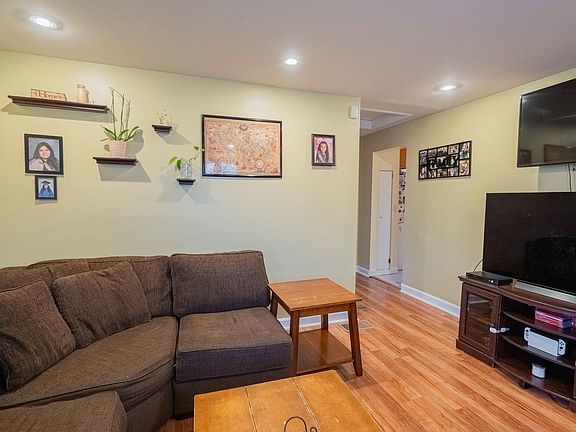 5th image of 346 E Palmer Ave