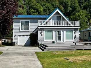 7581 Maxwelton Rd, Clinton, WA 98236