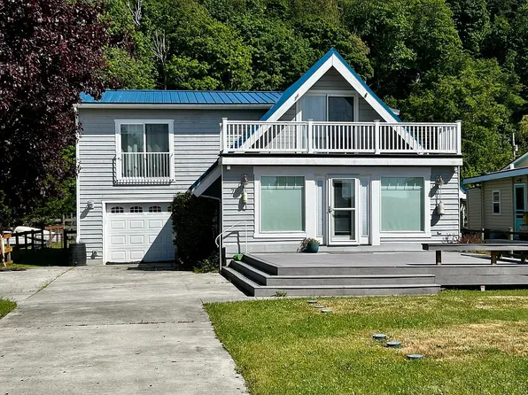 7581 Maxwelton Rd, Clinton, WA 98236