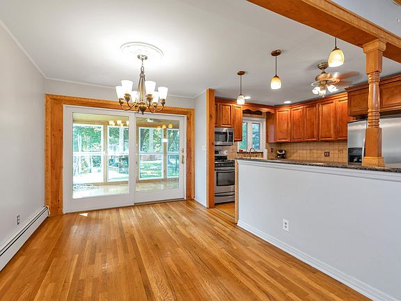 3rd image of 510 Charles Ln