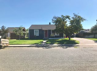 403 Mount Adams Dr, Wapato, WA 98951