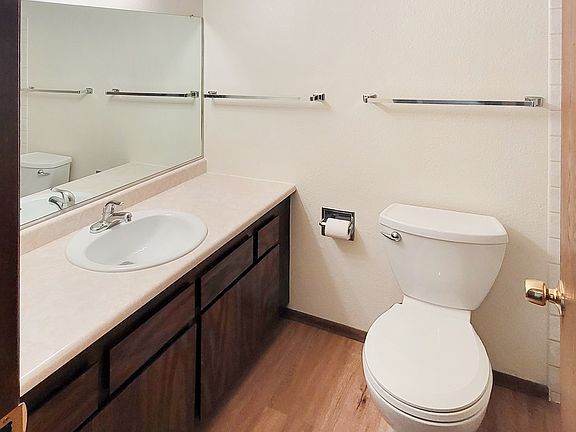 4th image of 2406 N Market St #2406