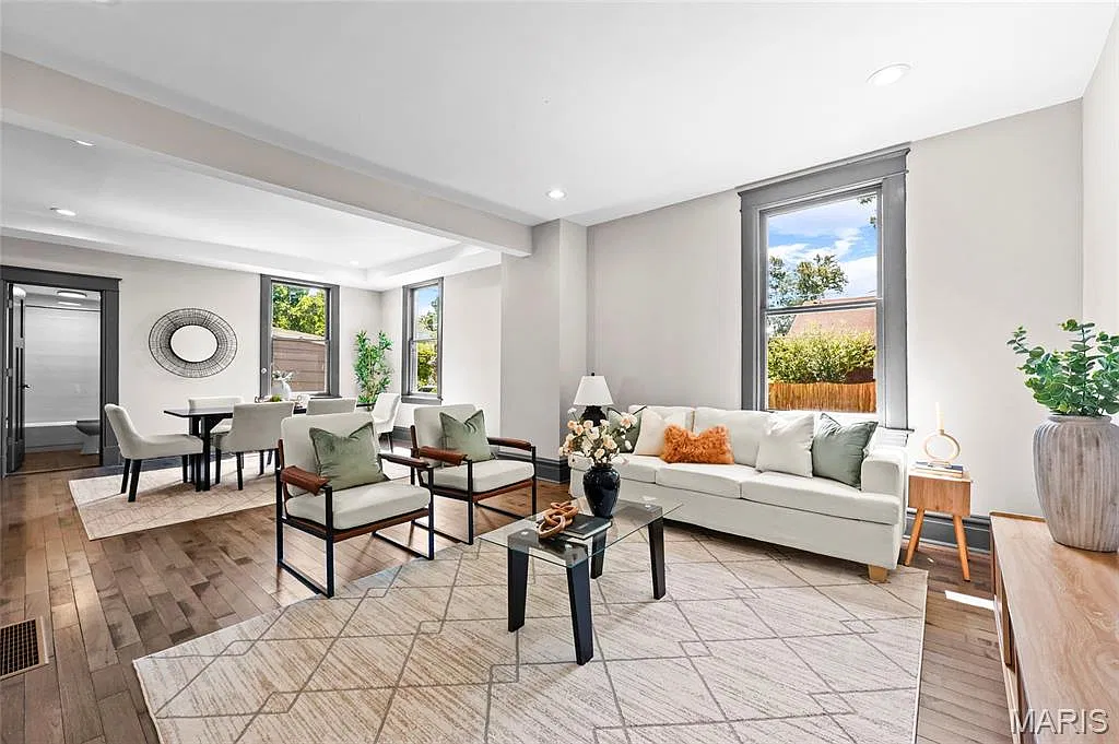 4 bed, 3.0 bath, 2500 sqft, $2,750 — Photo 3