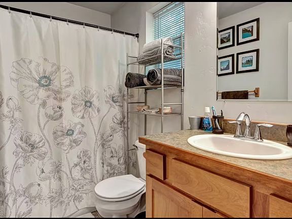 5th image of 1565 S Grant St APT B