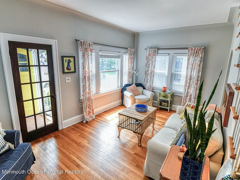 1505 Emory St #WINTER RENTAL — Photo 8