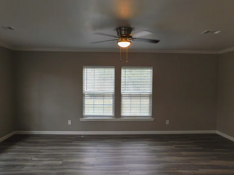 107 Varsity Dr — Photo 22