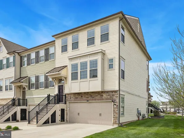 449 Tall Oaks Dr, Warminster, PA 18974