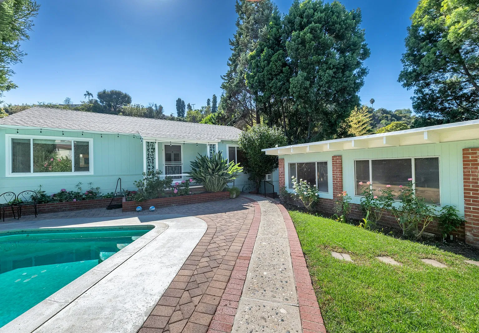 10948 Fruitland Drive — Photo 1