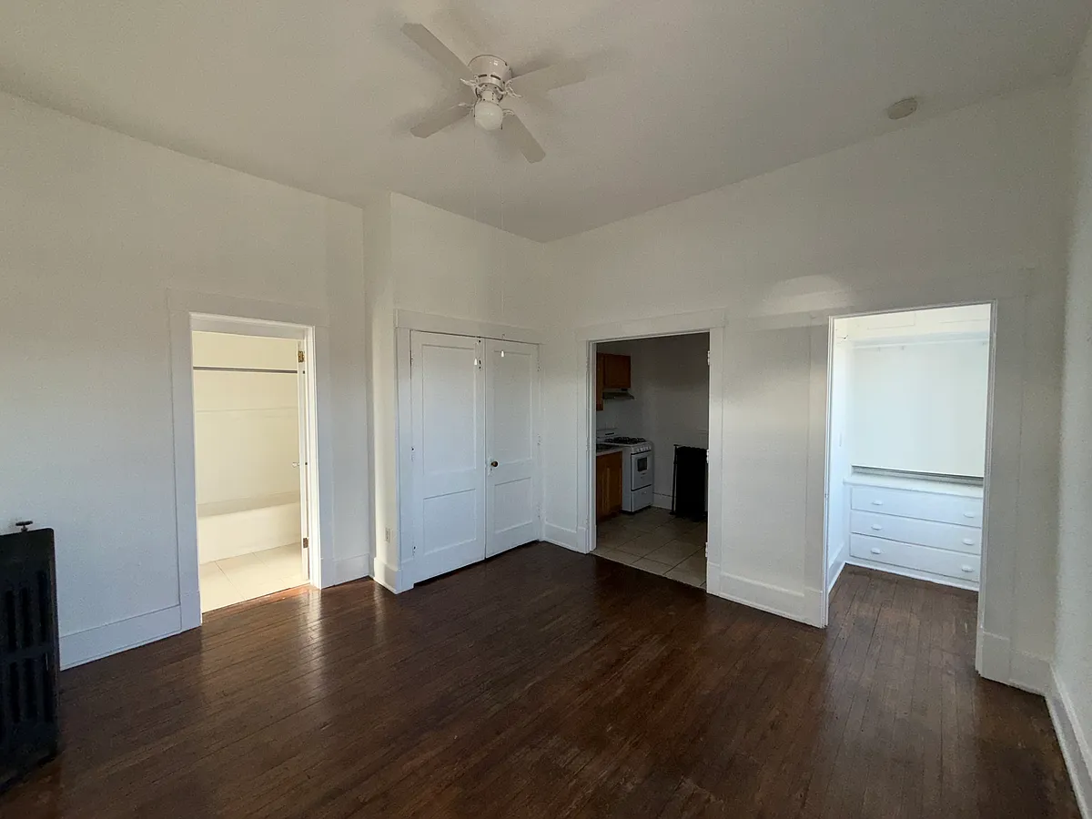 Building Photo - 626 N Perry St #1