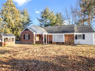 2 Bailey Dr, Washington Crossing, PA 18977