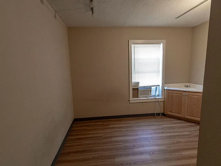 1110 E Broadway #B — Photo 10