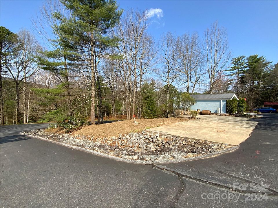 2nd image of 15 Boulder Dr