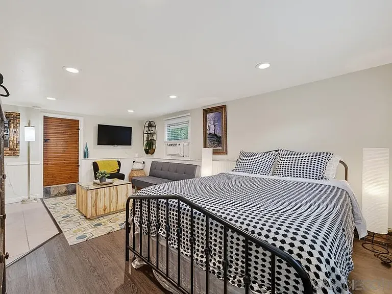 5438 Gilbert Dr #C — Photo 18